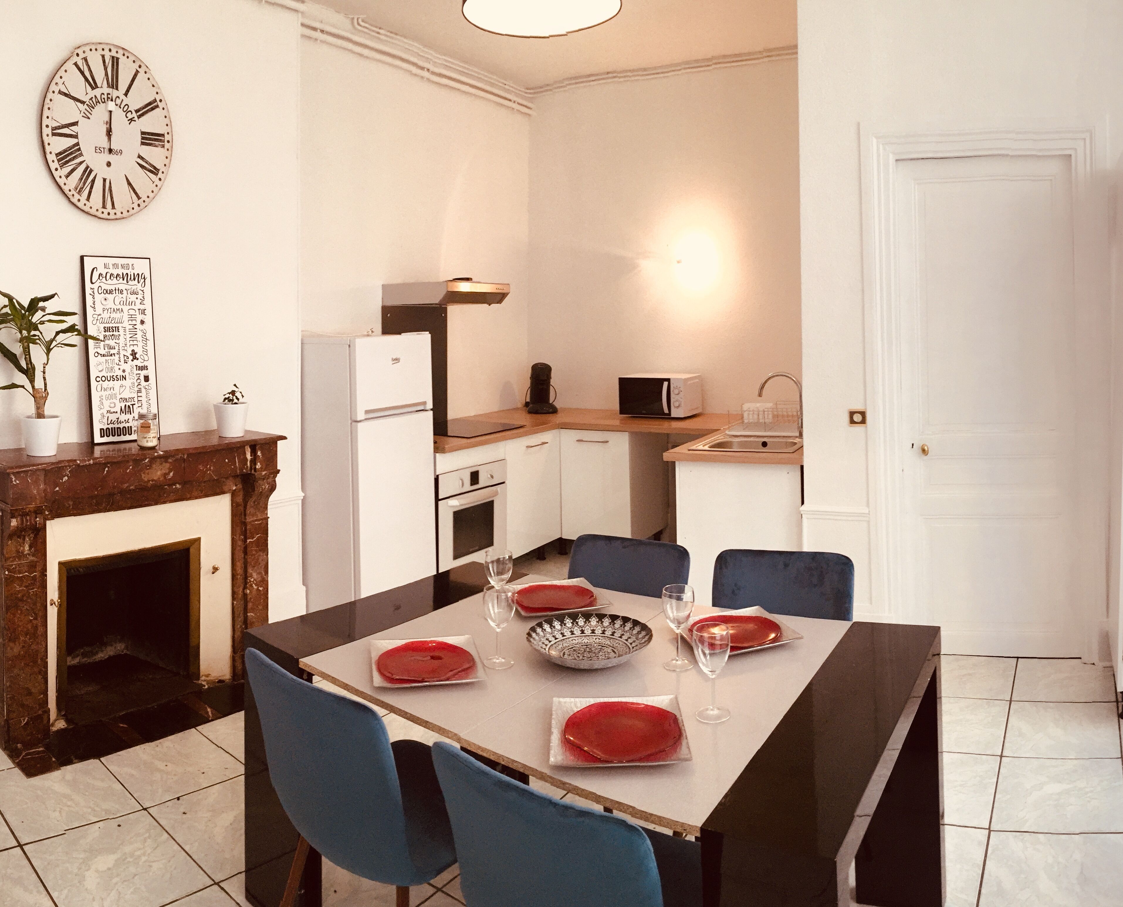 Kjøleskap, mikrobølgeovn, ovn og kokeplater