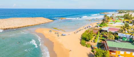 Una spiaggia nelle vicinanze, teli da spiaggia