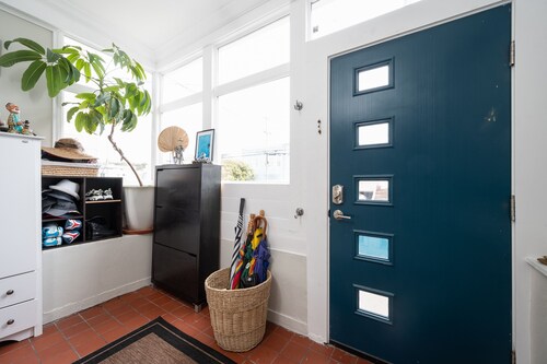 Beautiful 3 bedroom beach condo a block away from GG park