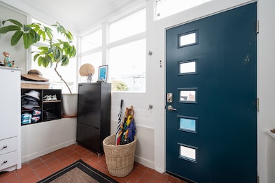 Beautiful 3 bedroom beach condo a block away from GG park