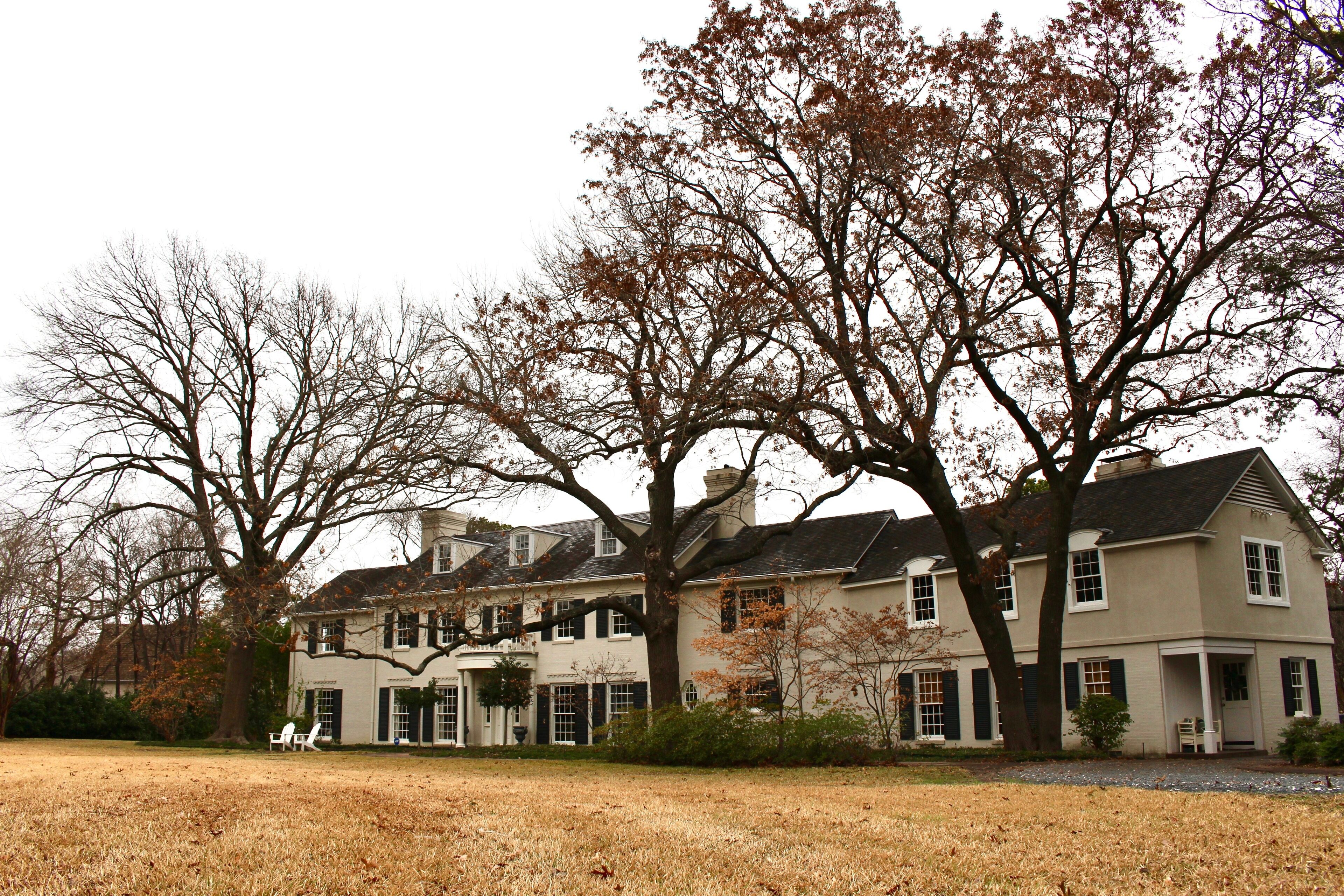 Large Plantation Home.....3 Lush Acres....Gone With Wind Property In Lakewood  