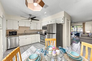 Dining - Villa Margarita | Pet Friendly Home In Siesta Village, Heated Pool and Hot Tub, Walk to the Beach! (Siesta Key)
