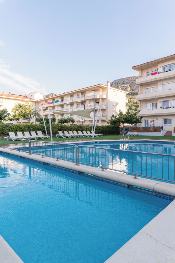 حمّام سباحة خارجي