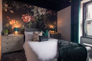 4 室のベッドルーム、デスク、アイロン / アイロン台、WiFi