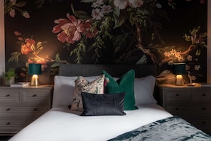 4 室のベッドルーム、デスク、アイロン / アイロン台、WiFi