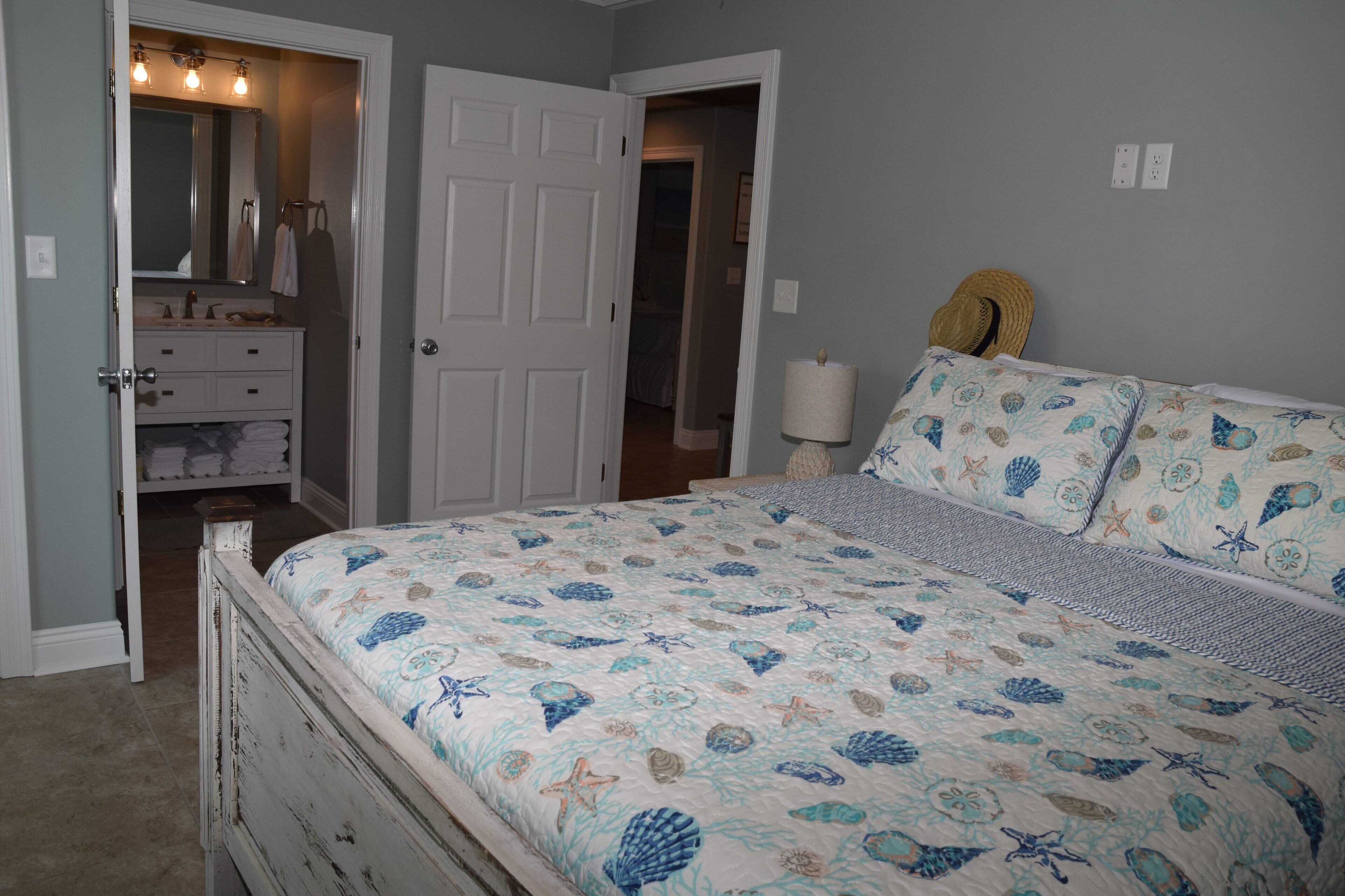 Beautiful Canalfront in Hackberry. Minutes to Beach, Calcasieu Lake & Casinos!