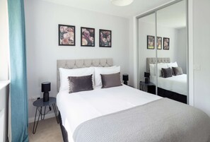 3 chambres, fer et planche à repasser, Wi-Fi, draps fournis