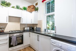 Kühlschrank, Mikrowelle, Ofen, Toaster