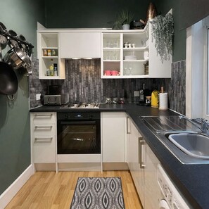 Fridge, microwave, oven, coffee/tea maker