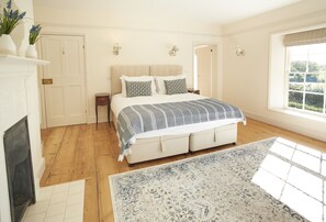 5 habitaciones, tabla de planchar con plancha, internet y ropa de cama 