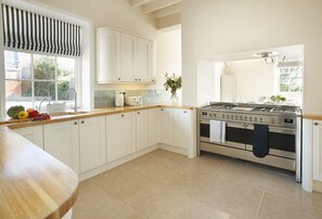 Refrigerador, microondas, horno y lavavajillas 