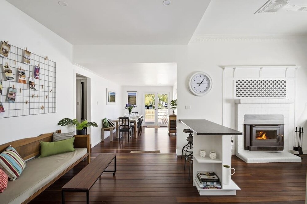 The Lighthouse - 3 bedroom Comfort and style in a quiet location