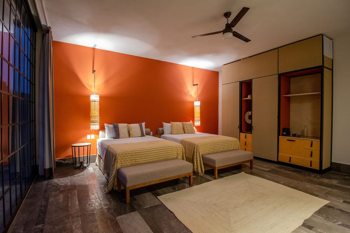 Suite, 2 queensize bedden | 1 slaapkamer, lakens van Egyptisch katoen, luxe beddengoed, een minibar