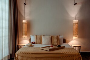 Junior Suite, 1 King Bed | Egyptian cotton sheets, premium bedding, minibar, in-room safe - Antelar Casa Destino (Mérida)