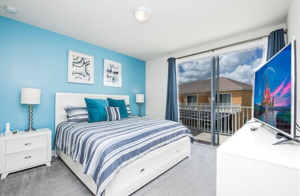 3 bedrooms, iron/ironing board, cots/infant beds, free WiFi - Modern Townhouse With Pool near Disney (Clermont)