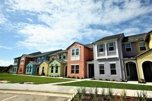 5 habitaciones, tabla de planchar con plancha, cunas y wifi gratis 