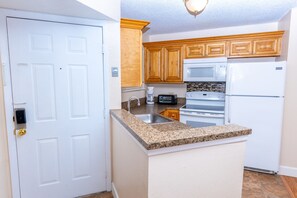 คอนโด, 1 ห้องนอน, ปลอดบุหรี่, ห้องครัว | ครัวส่วนตัว | ตู้เย็น, ไมโครเวฟ, เตาอบ, เครื่องล้างจาน