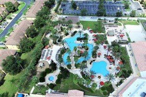 Townhome, 4 Bedrooms, Non Smoking, Kitchen | 4 bedrooms, iron/ironing board, cots/infant beds, free WiFi - Amazing Townhouse 4Bdr 3Bth Spa Resort near Disney (Davenport)