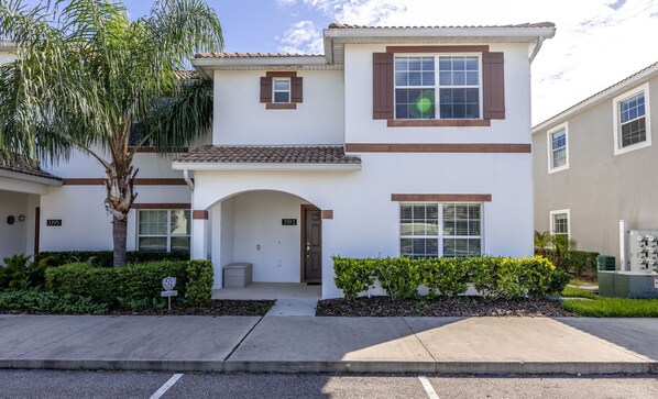 5 bedrooms, iron/ironing board, cots/infant beds, free WiFi