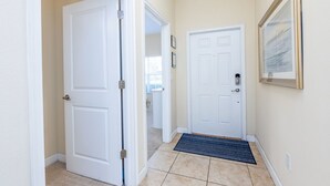 5 bedrooms, iron/ironing board, cots/infant beds, free WiFi - Cozzy home 5Bdr 5Bath with Pvt Pool and close to Disney parks (Kissimmee)