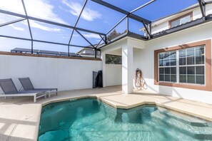 5 bedrooms, iron/ironing board, cots/infant beds, free WiFi