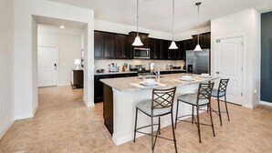 5 bedrooms, iron/ironing board, cots/infant beds, free WiFi - Brand New Luxury home 5Bdr 4,5Bath with pvt pool and large patio area close to Disney parks (Davenport)