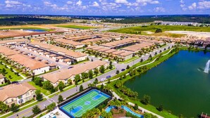 A residential area with multiple apartment buildings, a basketball court, and a swimming pool. - Amazing New TownHome 5 Bdr 4,5 Bath with Pvt Pool and Access to Clubhouse,15min from Disney (Kissimmee)