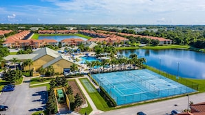 Townhome, 4 Bedrooms, Non Smoking, Kitchen | 4 bilik tidur, seterika/papan seterika, katil bayi/kot (surcaj) 