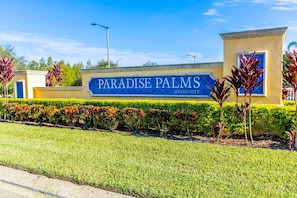 Townhome, 4 Bedrooms, Non Smoking, Kitchen | 4 bedrooms, iron/ironing board, cribs/infant beds, free WiFi - Contemporary 4 Bed 3 Bath Town Home With Upgrades, Private Pool i Close to Disney, Shopping (Kissimmee)