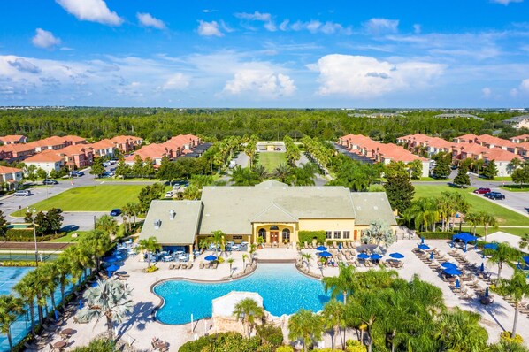 Outdoor pool - Contemporary 4 Bed 3 Bath Town Home With Upgrades, Private Pool i Close to Disney, Shopping (Kissimmee)