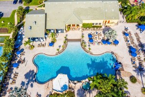 Outdoor pool - Contemporary 5 Bed 5 Bath Single Family With Upgrades (Kissimmee)