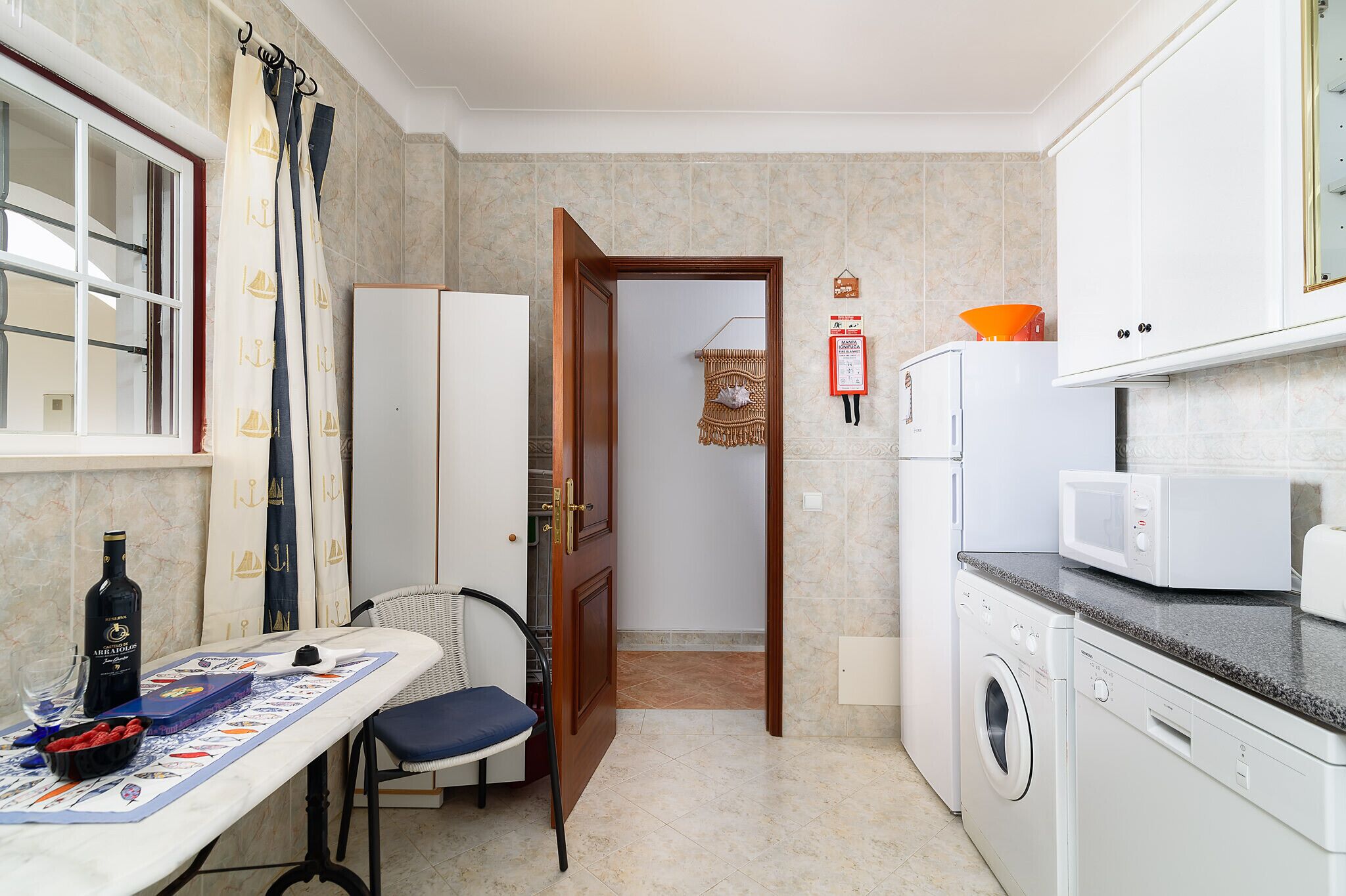 Top Floor Ocean View Apartment – Near Beach Luz