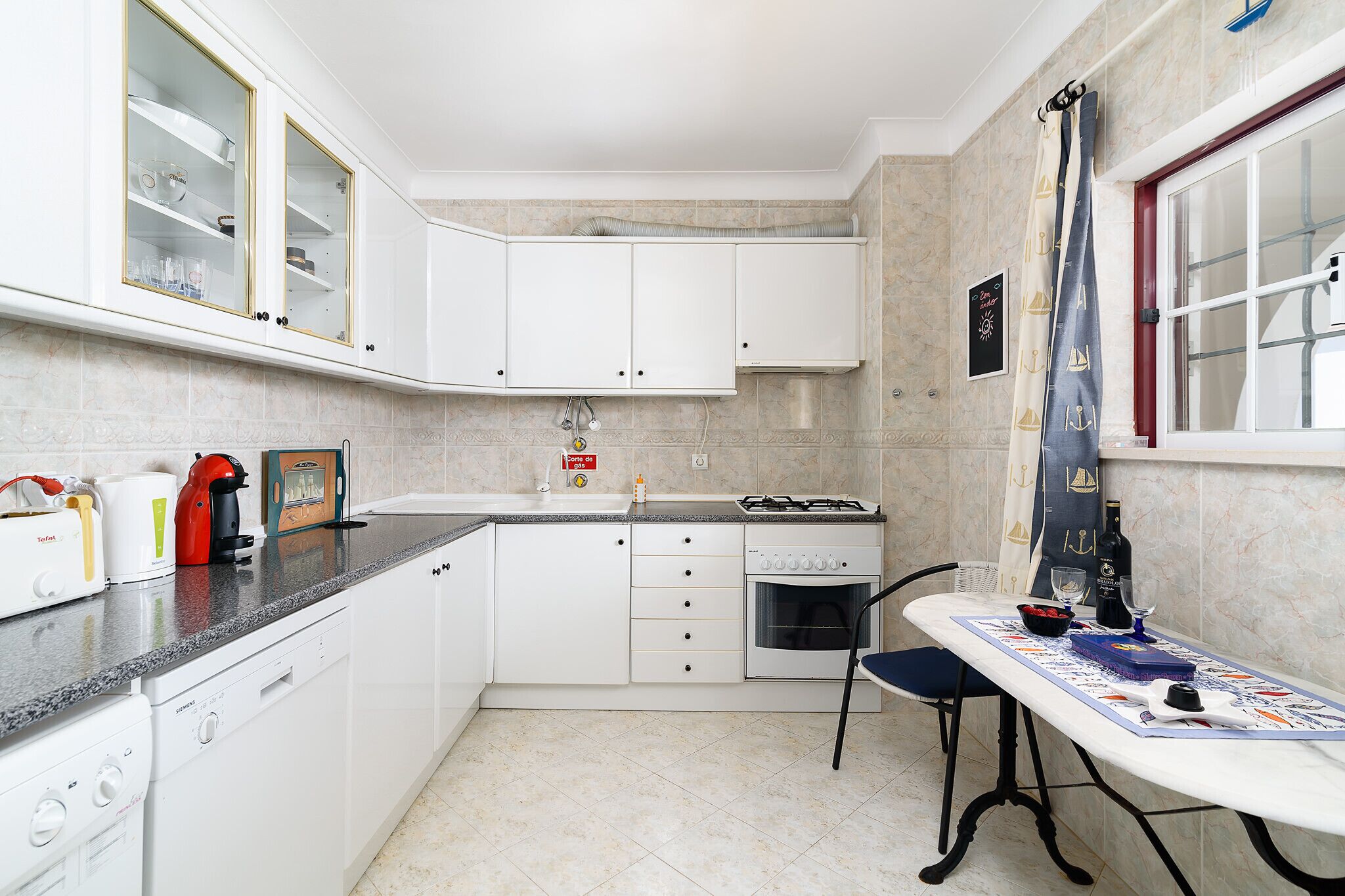 Top Floor Ocean View Apartment – Near Beach Luz