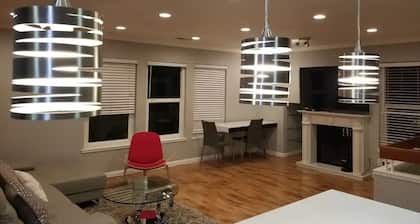 A Luxury Urban Getaway Walk to Stanford #2333