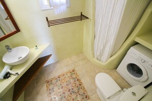 Shower, free toiletries, hair dryer, towels