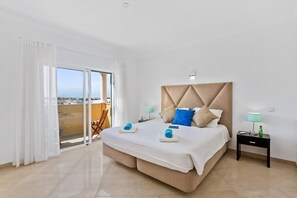 5 bedrooms, iron/ironing board, WiFi, bed sheets