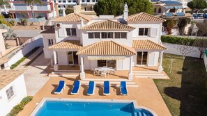 Pool - Villa Guita - Incredible location, Galé, short walk to beach, restaurants, shops (Guia)