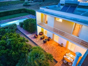 Outdoor dining - Villa Caixinha 2 - Modern villa - By Salgados beach, shops, bars, and restaurant (Guia)