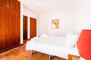 3 Schlafzimmer, Bügeleisen/Bügelbrett, WLAN, Bettwäsche