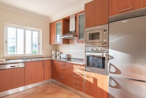 Réfrigérateur, micro-ondes, four, lave-vaisselle