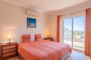 2 chambres, fer et planche Ă repasser, Wi-Fi, draps fournis