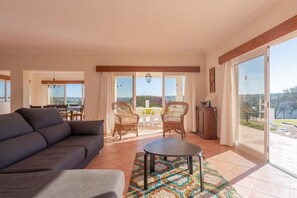 TV - Villa Aguaviva -  walkable to restaurant/shop (Guia)