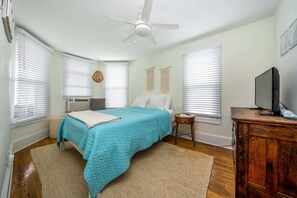 12 bedrooms, desk, WiFi, bed sheets - 12BR Victorian 1 Block to Beach & Asbury | Ocean Views | Sleeps 24+ (Neptune Township)