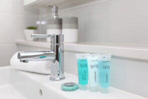 Bathtub, hair dryer, towels