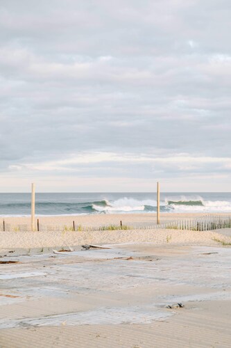 The Melrose, Room 1A- Queen Bed & Bath: Romantic Getaway, Steps from the Beach,