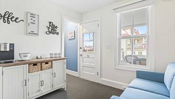 TV, Hulu, streaming services