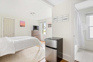 1 bedroom, WiFi, bed sheets - Queen Suite 1 Block to Beach & Asbury | Park Side | Renovated Victorian | 100... (Neptune Township)