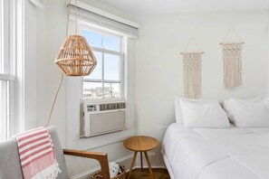 1 bedroom, WiFi - The Melrose, 3A - Queen Bed & Bath: Romantic Getaway, Steps from the Beach, Cozy (Neptune Township)