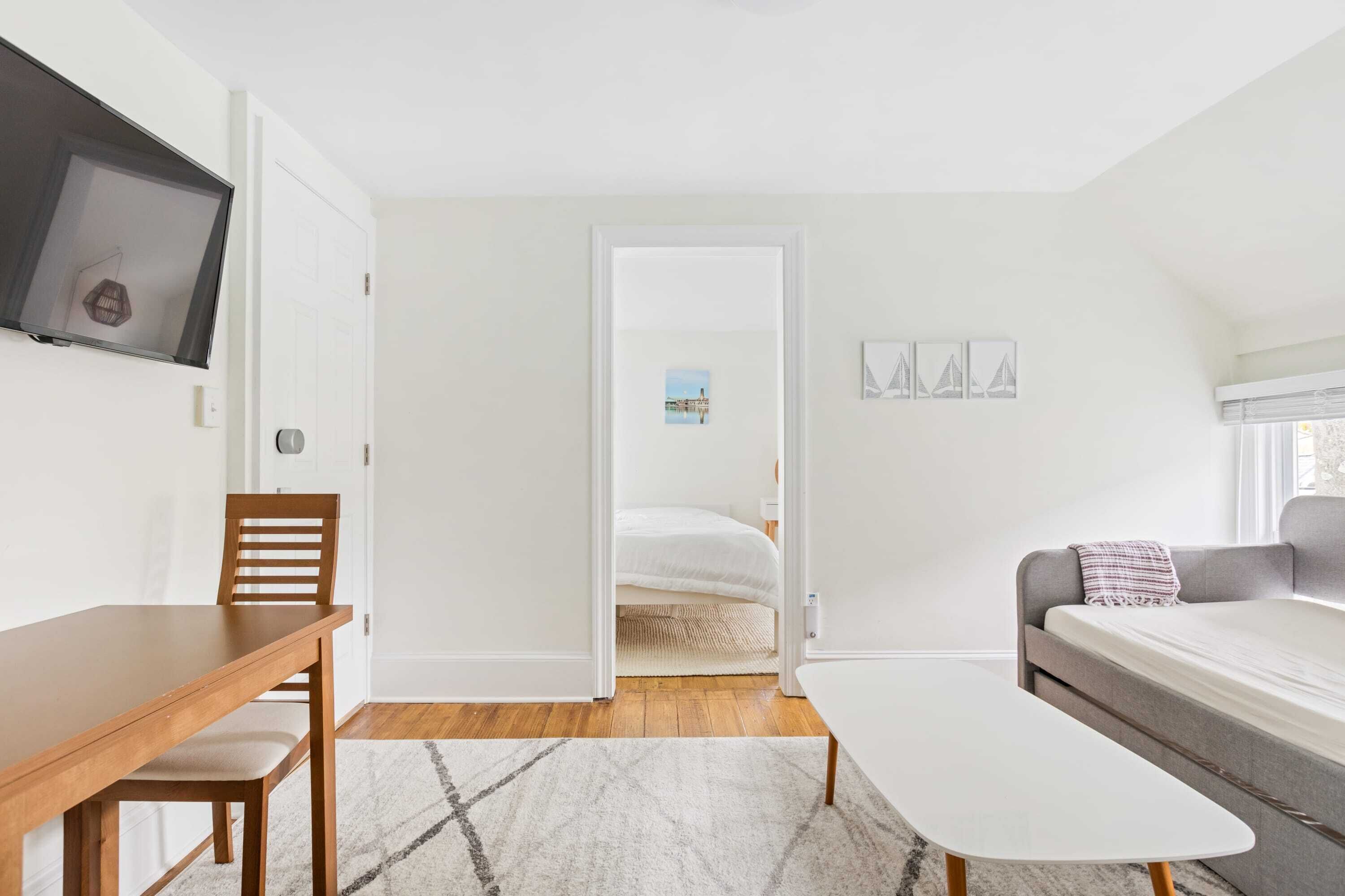 The Melrose- 3C, Private Bed & Bath