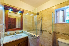 提供毛巾、番梘、廁紙